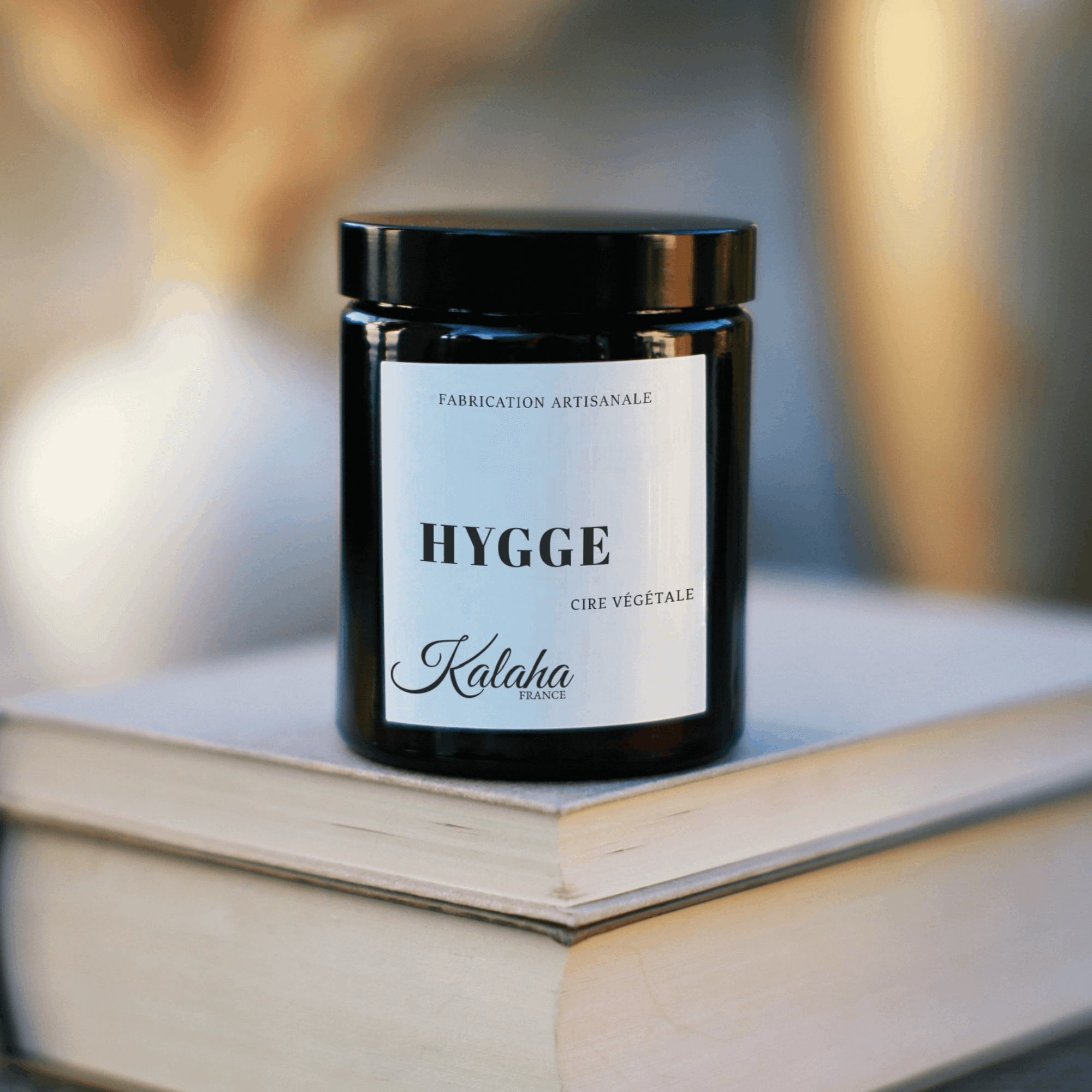 Bougie parfumée Hygge 150 g en verre ambré – vue de face